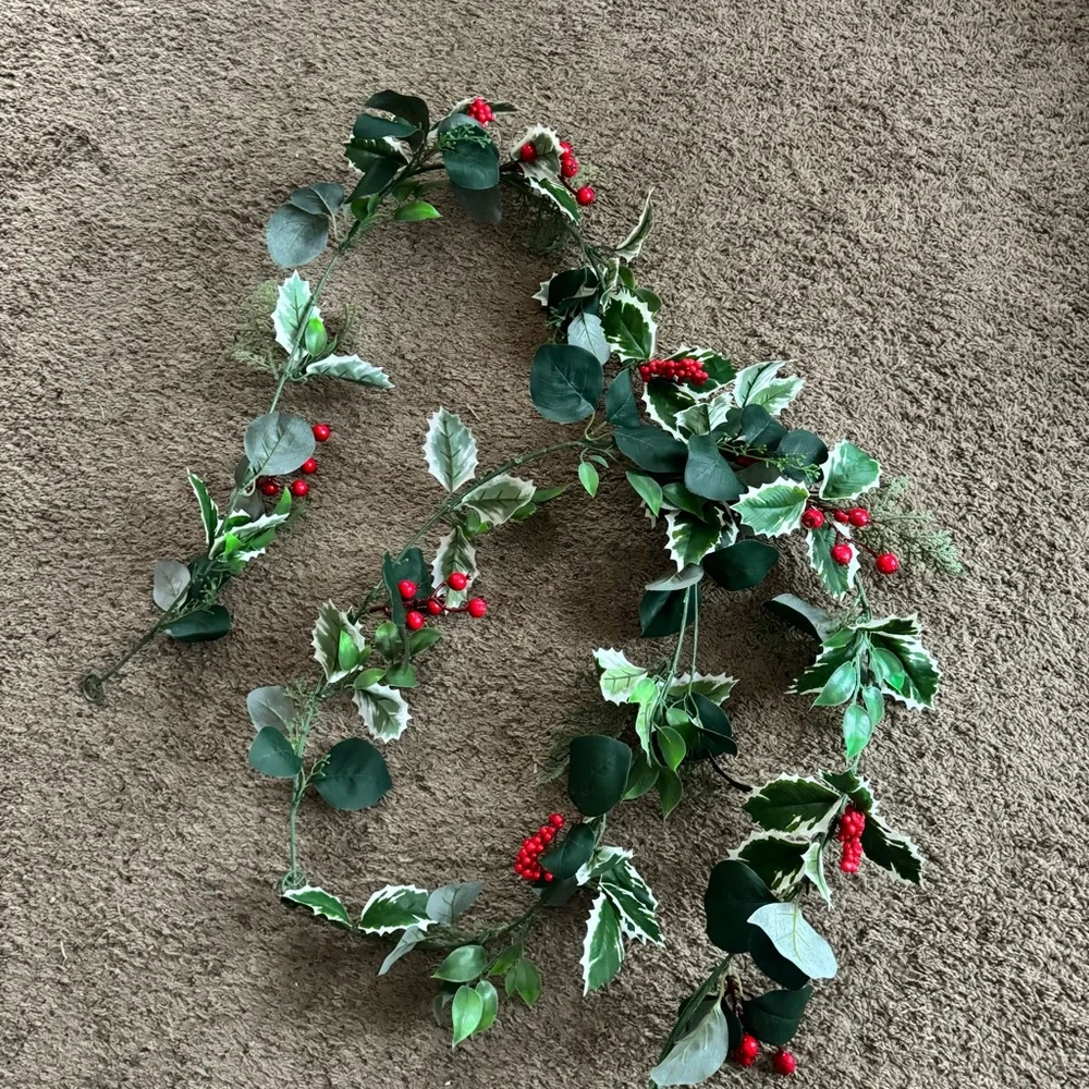 Vintage Christmas Garland Strand ~10 Feet Berries